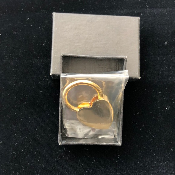 Brand new brass heart shaped keychain - Picture 9 of 13
